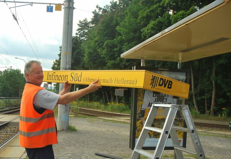 Die Haltestelle Infineon-Süd wird barrierefrei umgebaut, derzeit erfolgt der Abbau.