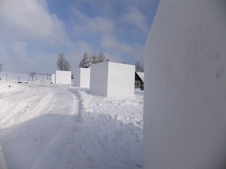 Aus diesen weißen Schneequadern entstehen Kunstwerke.