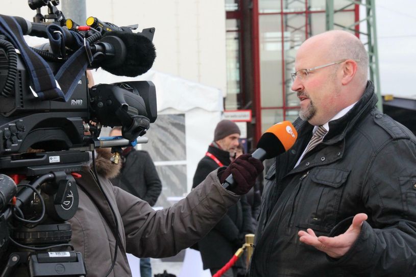 Das öffentliche Interesse beim Auftakt der Bauarbeiten war groß. Foto: jho