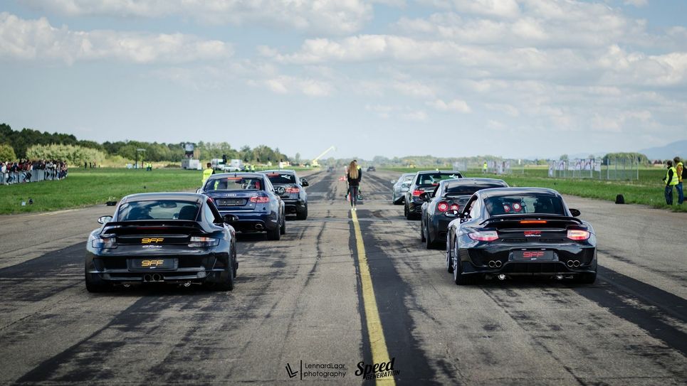 Sport- und Supersportwagen duellieren sich am 10. April auch am Lausitzring. Foto: SCC500 - Peter Klein