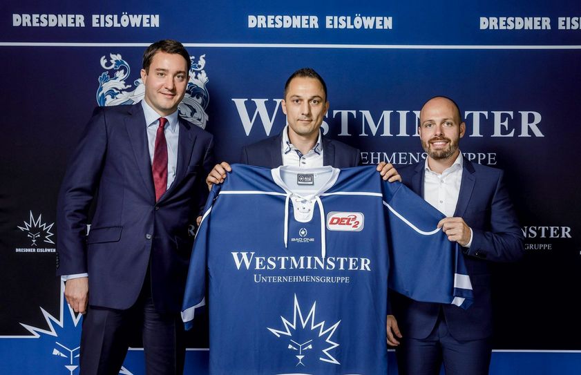 v.l. Marian Ziburske (geschäftsführender Gesellschafter der Westminster Unternehmensgruppe), Thomas Barth (Geschäftsführer Sport Dresdner Eislöwen), Maik Walsdorf (kaufmännischer Geschäftsführer Dresdner Eislöwen) / Foto: PR / Dresdner Eislöwen