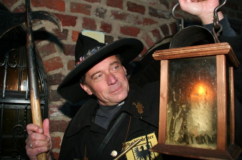 Frank Selbitz begeht in diesem Jahr am 17. September sein 25-jähriges Jubiläum als Nachtwächter in Lübben. Er ist ein Teil der Spreewaldstadt geworden. Foto: Archiv/sts