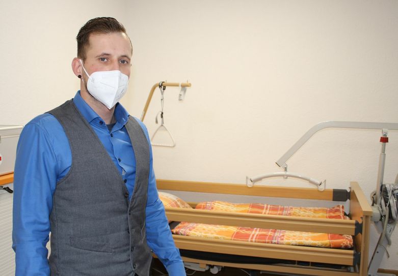 Torsten Jonas im Therapieraum der Tagespflege Sonnenschein. Foto: T. Keil