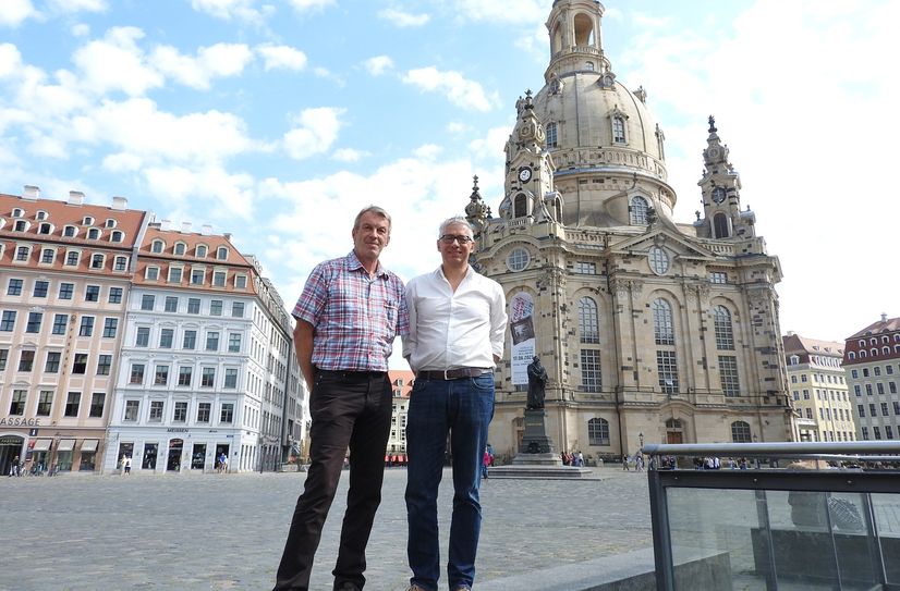 Freuen sich auf ihre Kooperation: Jörg Polenz (re.) vom Palais Sommer und Frank Wallburger (li.) vom Neuen Sächsischen Kunstverein.