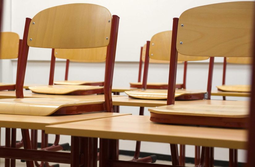 Unterrichtsausfall ist einer der Folgen des Lehrermangels, welcher durch politische Fehlentscheidungen der letzten Jahre verursacht worden ist. Wie stemmen sich die Schulen gegen dieses Problem?