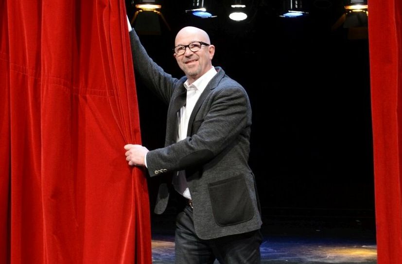 Mit Erinnerungen, Gesprächen, Liedern und Texten vorgetragen von Menschen, die ihm nah und vertraut waren, will die Neue Bühne Senftenberg den ehemaligen Intendanten, Manuel Soubeyrand, würdigen.