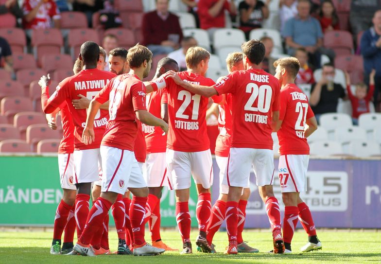 Cottbus jubelt über die Führung. Foto: Torsten Zettl