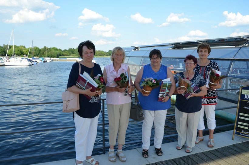 Für ihr ehrenamtliches Engagement geehrt wurden: Anneliese Krause aus Großräschen, Rosemarie Neufeld aus Peickwitz, Bettina Lehmann aus Schwarzheide, Inge Hauptmann aus Lauchhammer sowie Christina Hönisch aus Calau (v.l.n.r.). Foto: Landkreis OSL