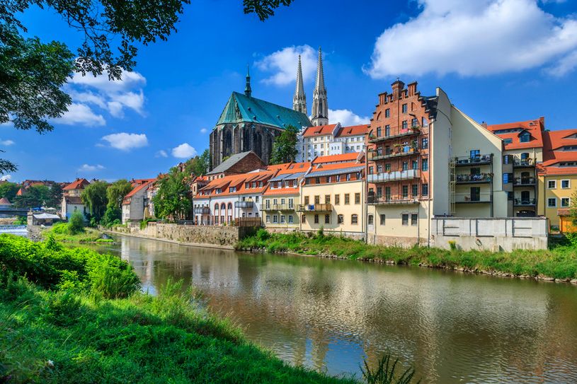 Blick über die Neiße auf die Peterskirche. Foto: Rainer Weisflog