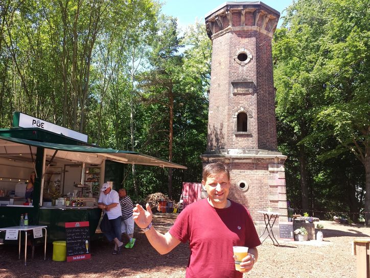 Jens Genschmar vor dem Lugturm