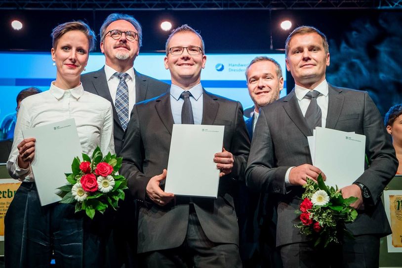 \n\r\n\rTischlermeister Martin Preusche (M.) gehört zu den besten Absolventen seines Jahrgangs.
