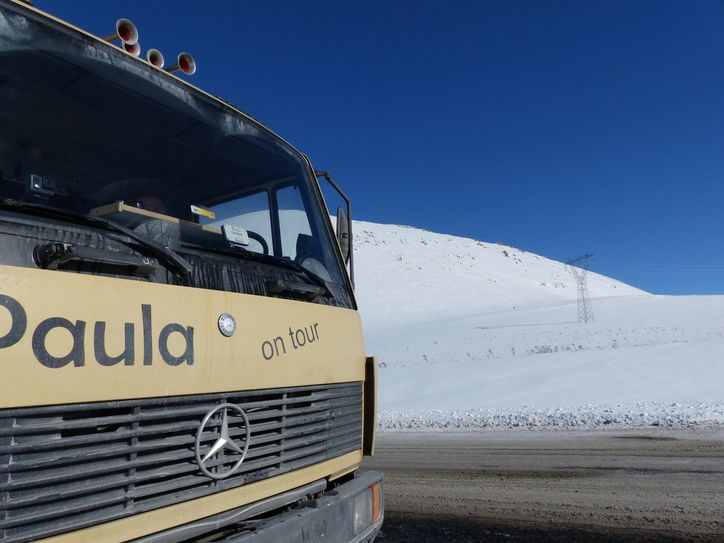 Straßen sind von Schneebergen gesäumt, aber bis zur iranischen Grenze perfekt geräumt - aber dann...