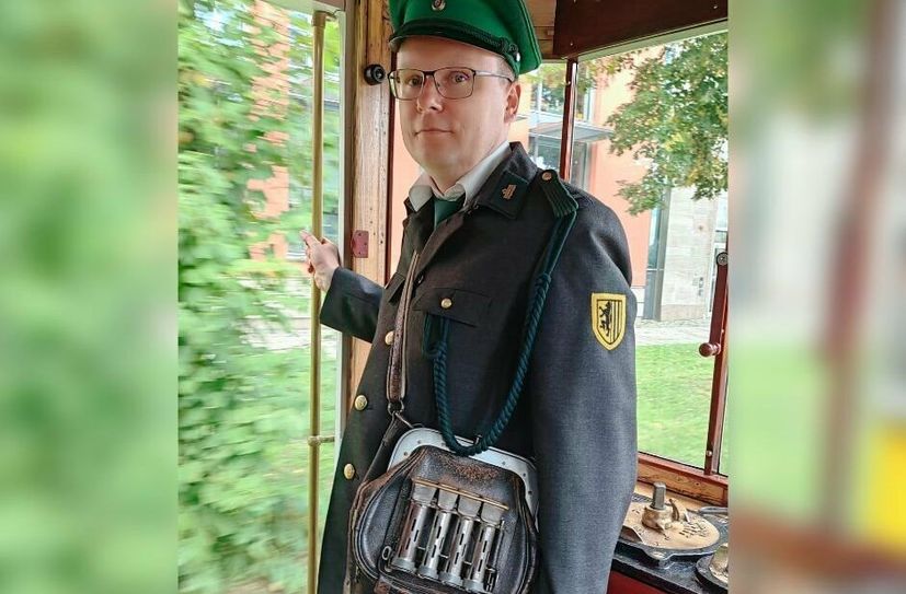 Sogar die alte "Schaffnertasche" wurde aufgehoben.