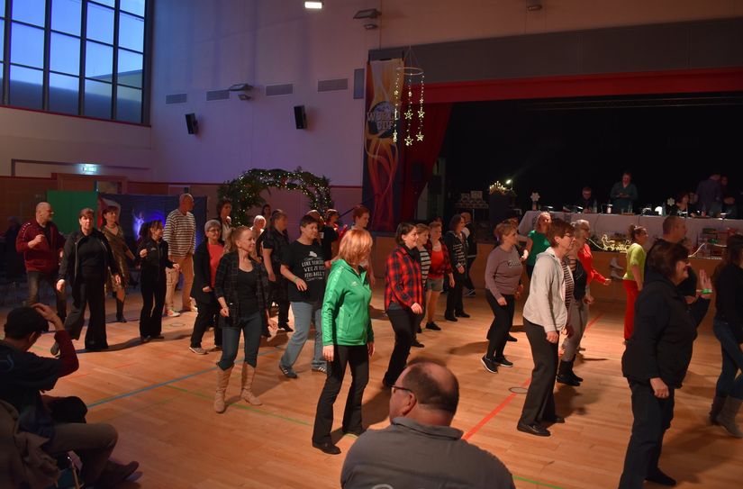 Auch Zuschauer können verschiedene Tänze in Workshops erlernen.