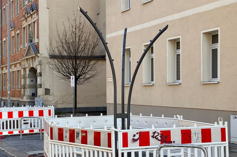 Einbau der Rankgerüste auf der Oederaner Straße.