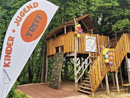 Neues BaumSpielHaus an der Jahnhalle ist eröffnet.