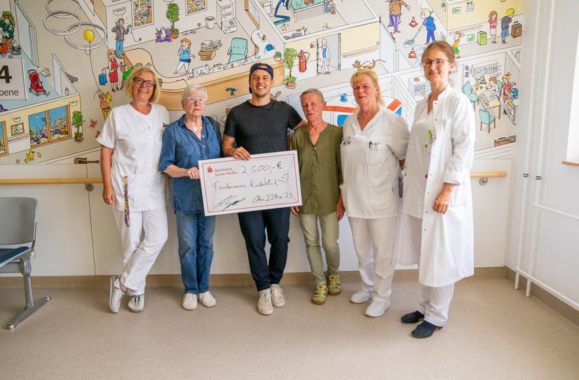 V.l.: Frau Dr. Stolz, Frau Dr. Möbius, Alexander Knappe, Frau Dr. Böschow, Schwester Katrin und Frau Dr. Matzker