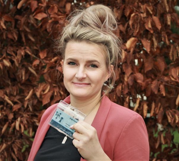 Antje Kornek (35) hat seit einigen Monaten ihren Ausweis als ehrenamtliche Fotografin für die Stiftung »DeinSternenkind«. Für sie ist das eine Herzenangelegenheit.