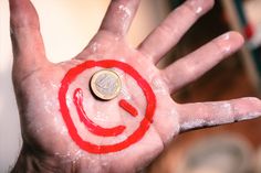 Der »Euro-Smiley«: Maler im Kreis Görlitz verdienen mehr Geld.