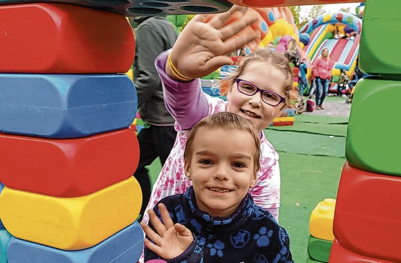 Die Kinder hatten vielo Spaß auf den Hüpfburgen und beim Bauen mit den XXL-Bausteinen.