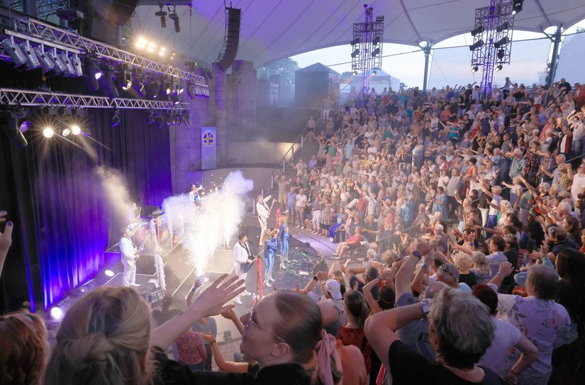 Spektakuläre Gastspiele und Eigenproduktionen sorgen für Beifallsstürme im 600 Gäste fassenden Amphi-Rondell.