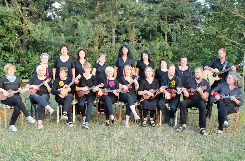 Die Ukulelenkapelle Peritz ist zu Gast beim Sonntagscafé an der Schlossremise.