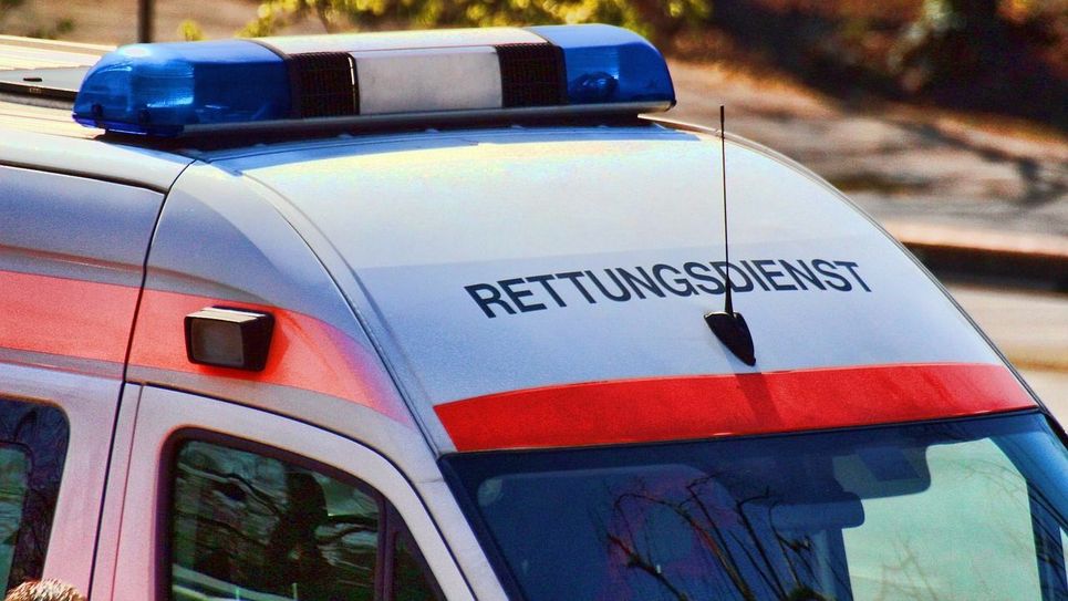 Am 1. Januar löste im Jahr 2013 die Falck Rettungsdienst GmbH das Deutsche Rote Kreuz als damaligen Leistungserbringer im Rettungsdienst ab. Seidem ist Falck im Landkreis Spree-Neiße mit dem Rettungsdienst beauftragt und betreibt in Forst, Spremberg, Guben, Döbern, Peitz, Burg und Drebkau Rettungswachen. Foto:Ingo Kramarek/pixabay
