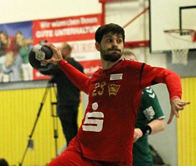 Miran Valincic verwandelte den entscheidenden 7-Meter zum 18:17 für die Lok. Foto: Hatzi