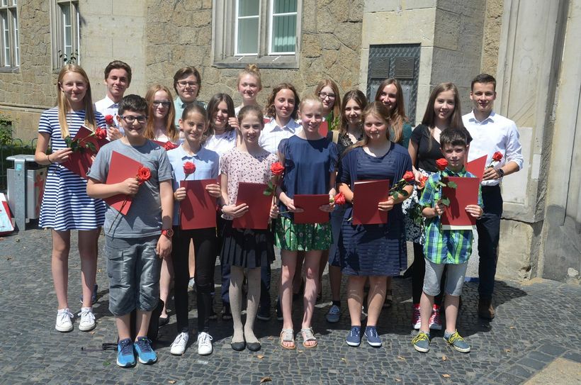 Die Preisträger dieses Jahres vor dem Augustum-Annen-Gymnasium. Foto: Hubertus Kaiser
