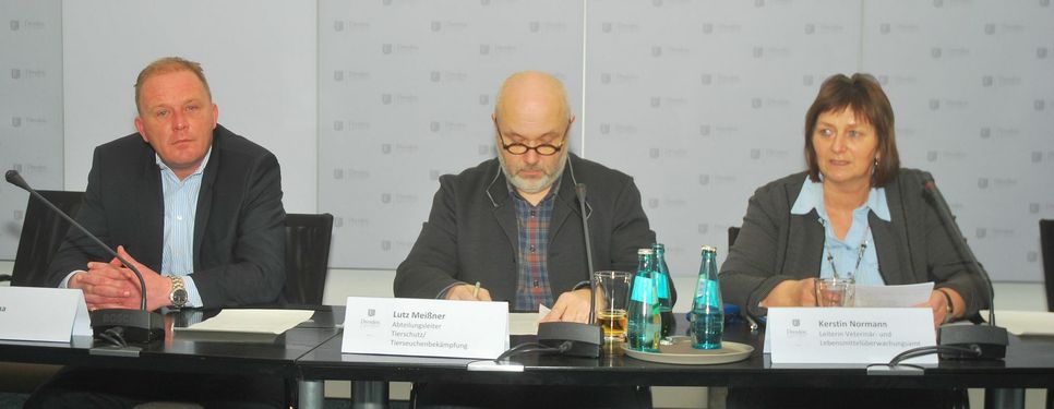 Karl-Heinz Ukena (re.) gestern bei der Pressekonferenz im Rathaus.
