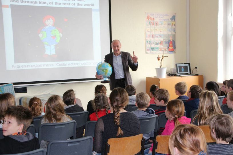Schüler starten Umweltprojekt und kümmern sich um ihren eigenen Baum. Foto: Farrar, Wackwitz