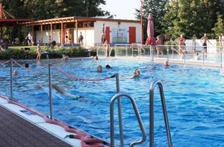 Das Heidenauer Albert Schwarz Bad wird am 15. August zum Schauplatz für den ersten Flutlicht-Teamcup.