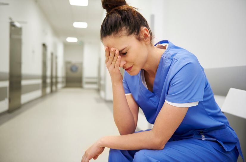 DAK-versicherte Erwerbstätige in der Altenpflege hatten 2022 den höchsten Krankenstand mit 7,0 Prozent.