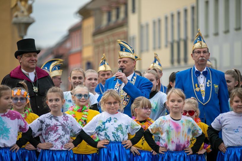 Auf dem Bischofswerdaer Altmarkt erfolgte die traditionelle Schlüsselübergabe mit dem Oberbürgermeister Prof. Dr. Holm Große.