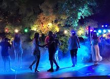 Tanz unterm Sternenhimmel am 22. August im Findlingspark - Musik, Drinks & Sommerfeeling