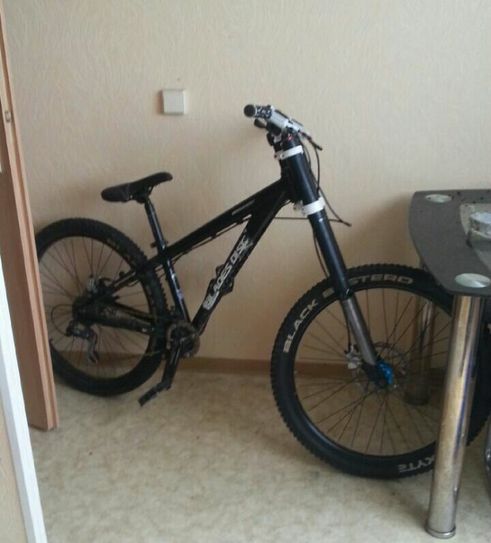 Das Fahrrad - ein schwarzlackiertes Dirtbike der Marke Bergamont - ist in Weißwasser/O.L., Saschowawiese verschwunden. Foto-Quelle: Polizei