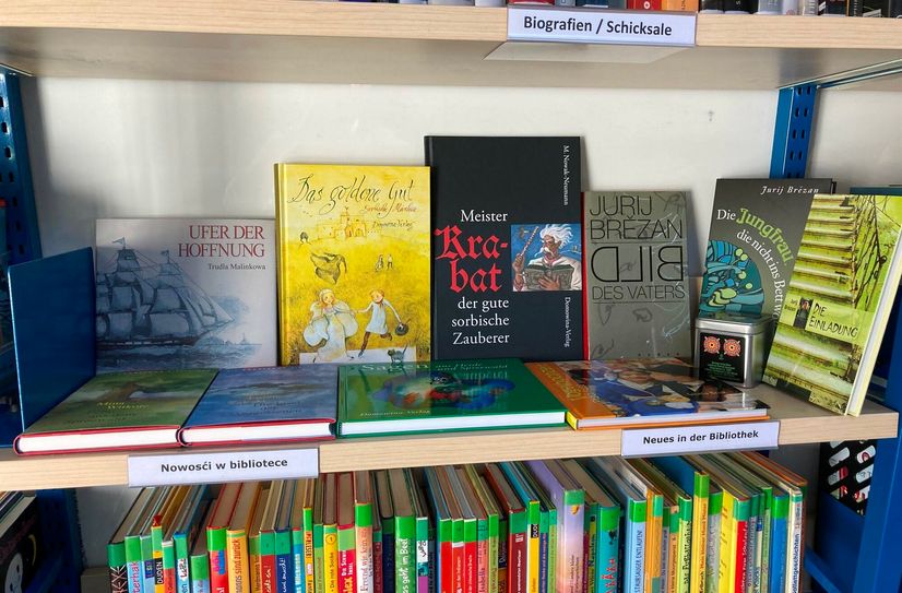 Die sorbisch-wendische Ecke in der LDS-Fahrbibliothek.
