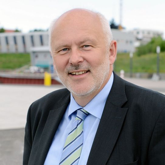 Thomas Zenker ist Bürgermeister in der 8600-Einwohner starken Seestadt Großräschen. Foto: Steffen Rasche