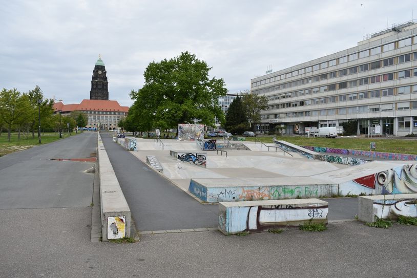 Blick auf die Skateranlage Lingnerallee Fotos: Schiller