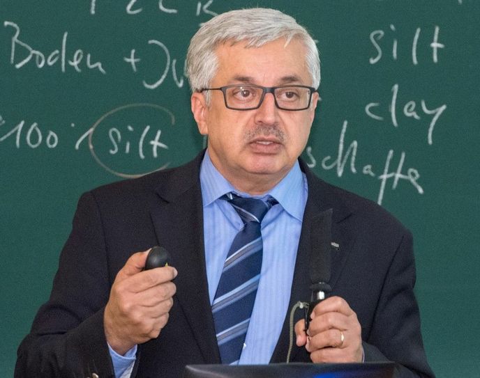 Zum Thema „Klimawandel und Migration“ spricht Prof. Dr. Bachar Ibrahim am Mittwoch, 3. Juni, in der ersten Online-Vorlesung der Seniorenakademie der BTU. Foto: BTU Cottbus - Senftenberg