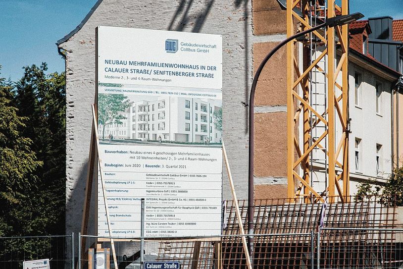 Hier wird seit Juni gebaut. In rund 14 Monaten Bauzeit soll das Wohnhaus fertiggestellt sein.