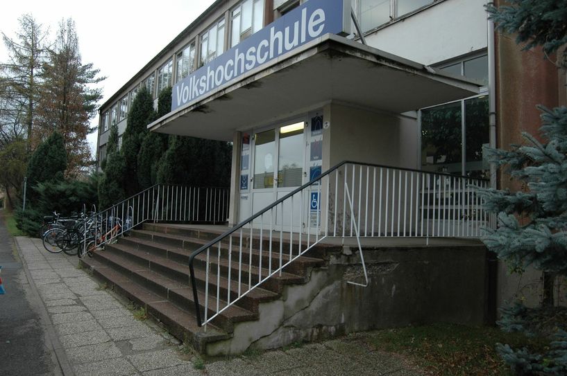 Das Gebäude der Volkshochschule in Seidnitz auf dem Schilfweg. Foto: Pohl