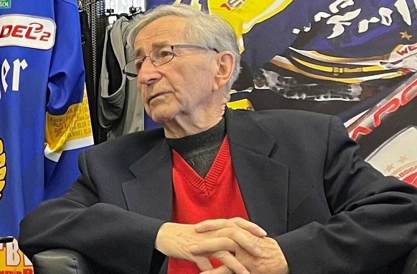 Klaus Hirche bei einer Autogrammstunde.
