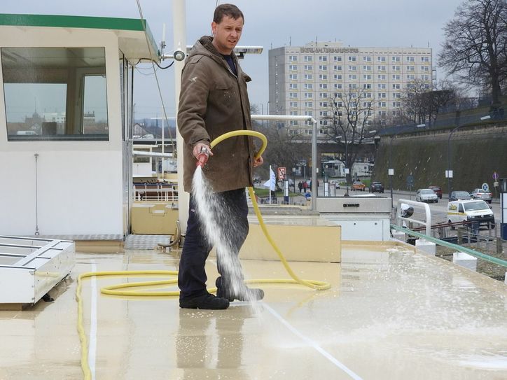 Großputz für Gründonnerstag, wenn es wieder heißt "Leinen los" in 2016. Foto: Pönisch