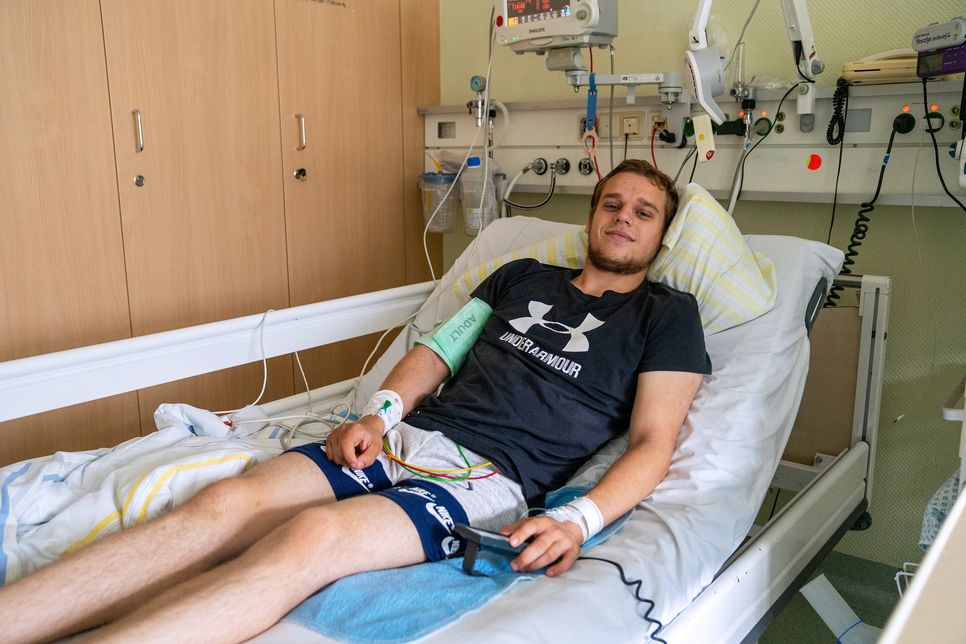 Alexej Heß zwei Tage nach dem Eingriff. Den Schlaganfall hat er gut überstanden.