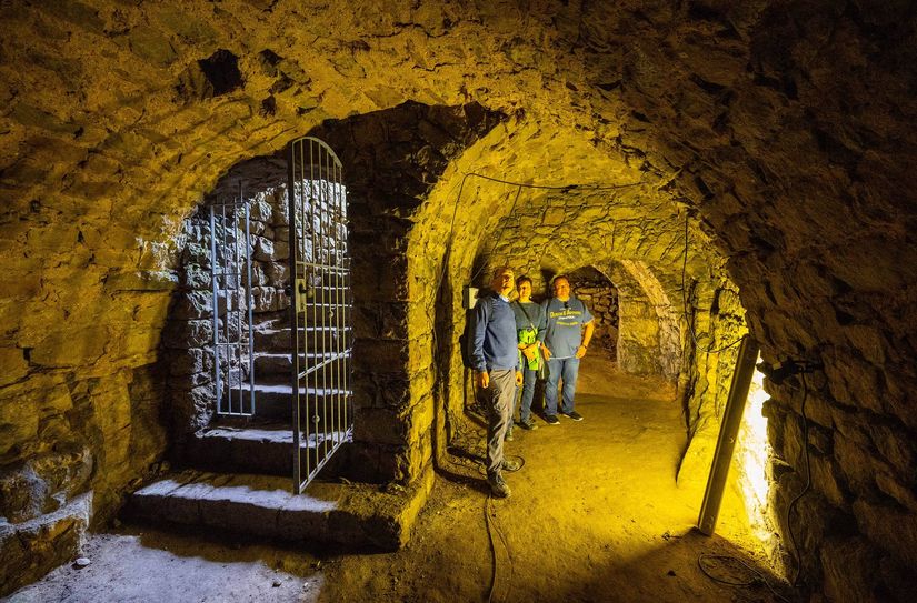 Auf Anfrage sind auch Führungen durch die Gewölbe von Burg Wehlen möglich.
