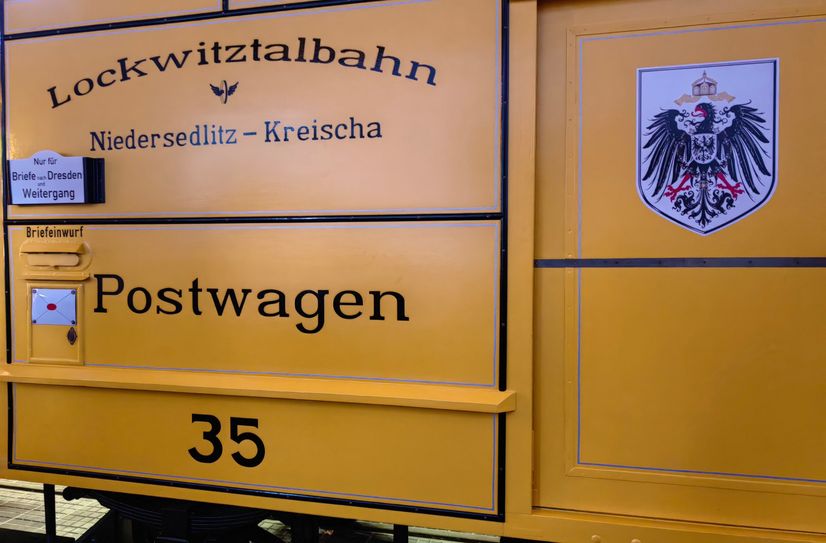 Im Straßenbahnmuseum steht der alte Postwagen.
