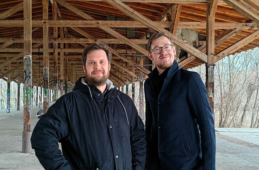 SPD-Stadträte Vincent Drews (l.) und Stefan Engel wollen, dass die Stadt Flächen am "Alten Leipziger Bahnhof" kauft.