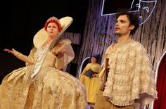 Christina Dorn als Queen Elisabeth I. und Sebastian Zumpe als Will Shakespeare.