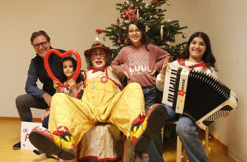 Mirco Meinel, Clown Lulu und Arche-Kinder freuen sich schon auf den großen Tag.